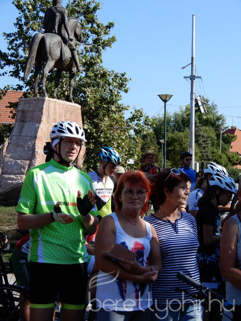 Kerékpártúra az autópályán 28